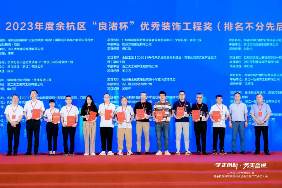 1752213825276195KXkU.jpg 首页| J9集团国际站官方网站构筑科技集团代表(右五)领奖现场.jpg